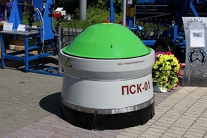 На Белагро-2015 представлен первый белорусский робот-подталкиватель кормов
