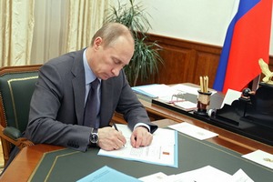 Путин подписал закон с поправками в бюджет-2016