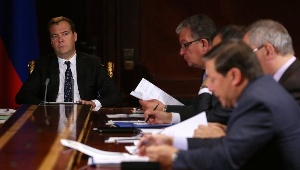 Медведев: производители должны быть подключены к мониторингу цен
