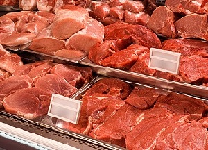 ФАС впервые зафиксировала стабилизацию цен на ряд «санкционных» продуктов, в том числе мясо