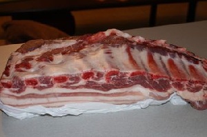 Находкинский предприниматель хранил подозрительную свинину