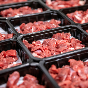Черкизовский мясокомбинат требует 1,5 млрд руб. от "Сбермаркета" и Ишимского мясокомбината