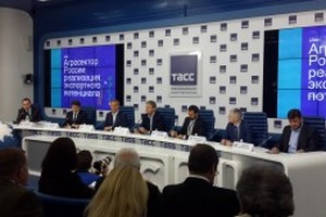 Александр Ткачев принял участие в круглом столе «Российский агропромышленный комплекс: успехи на внутреннем рынке и стратегия продвижения экспорта»