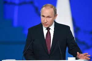 Путин продлил действие продэмбарго в ответ на санкции Запада на год