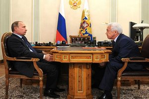 Путину предложили отдать землю фермерам