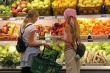 Россияне продолжают экономить на еде, овощи дорожают быстрее мяса 