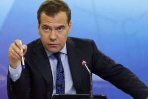 Медведев: цель импортозамещения - создание в РФ производств, а не торговых барьеров