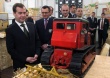 Село не оставят. Дмитрий Медведев посетил выставку "Золотая осень"