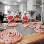 В Курской области беженцев трудоустроили на мясокомбинаты