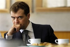 Медведев пожалел об отсутствии хамона и устриц на столе в Беларуси
