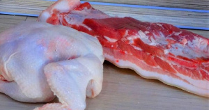 Внутренний рынок России перегружен свининой и мясом птицы