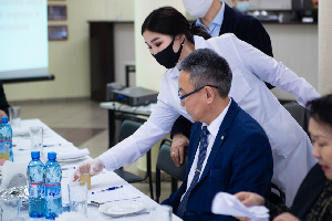 Эксперты провели дегустацию мяса Эксперты провели дегустацию мяса