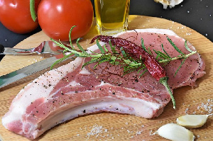 В Курскую область из Беларуси доставили 900 кг зараженного мяса В Курскую область из Беларуси доставили 900 кг зараженного мяса