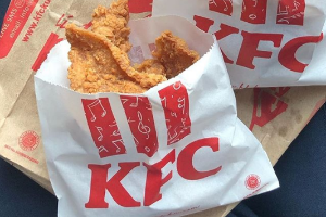 Индонезийский KFC начал продавать кожу от крылышек отдельно от мяса