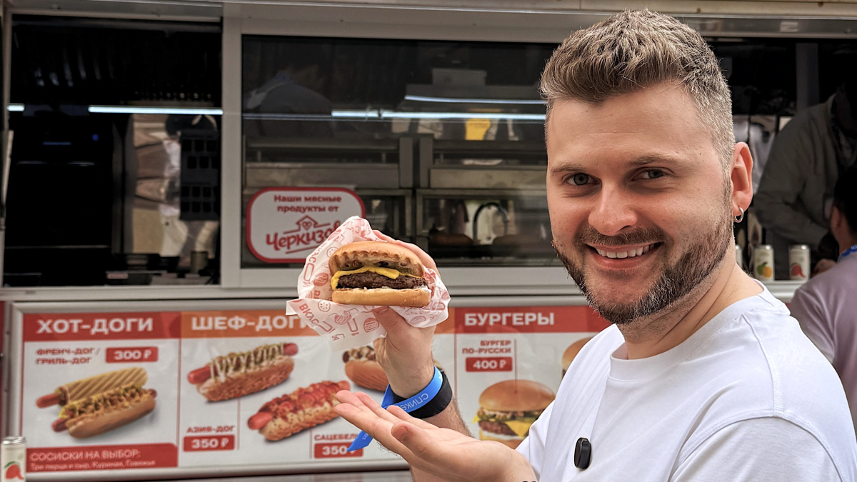 «ВкусON» накормил участников фестиваля Gastreet хот-догами