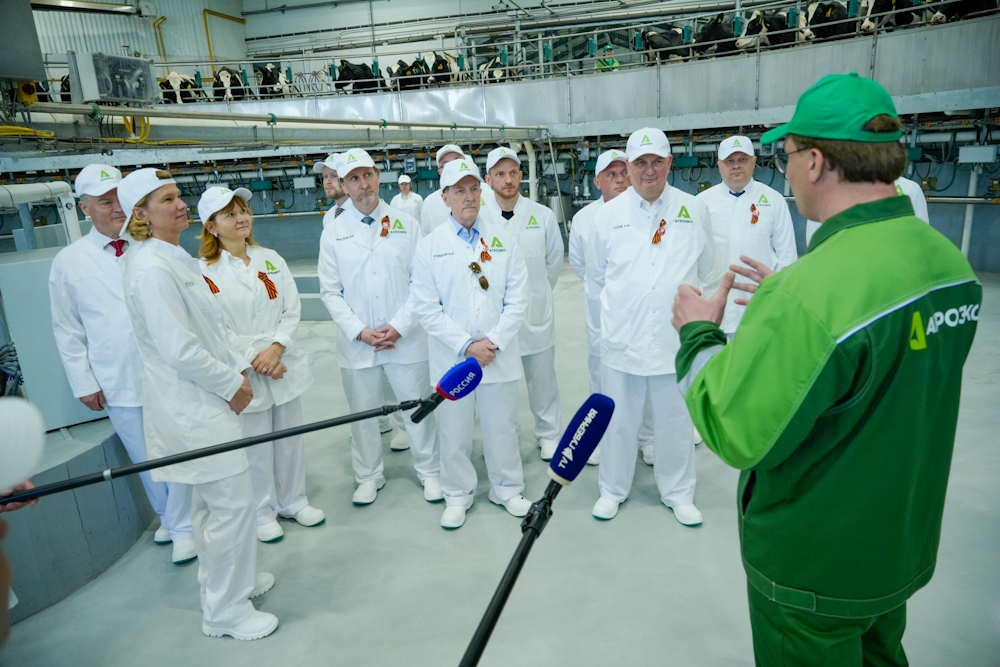 Делегация высокого уровня оценила работу нового молочно-товарного комплекса АГРОЭКО